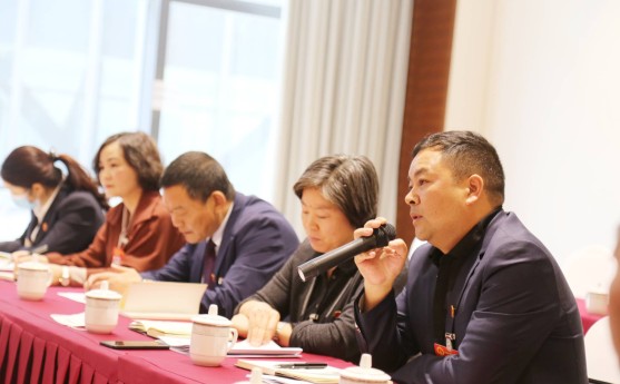 两会时间丨基层代表讨论工作报告