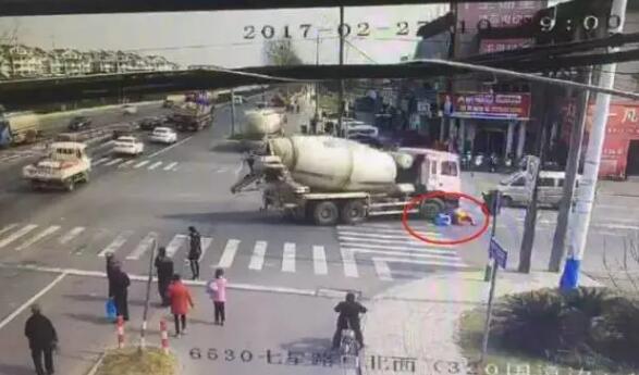 昭通妈妈车祸瞬间拼命护住2岁女儿，肚子里宝宝却没保住