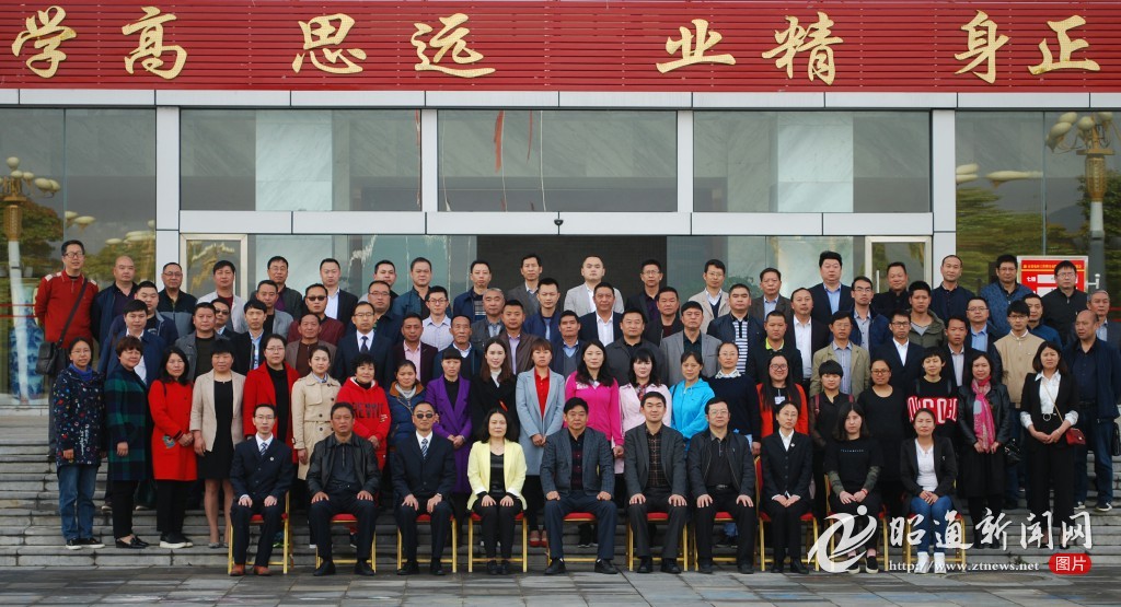 昭通58名人民监督员宣誓上任
