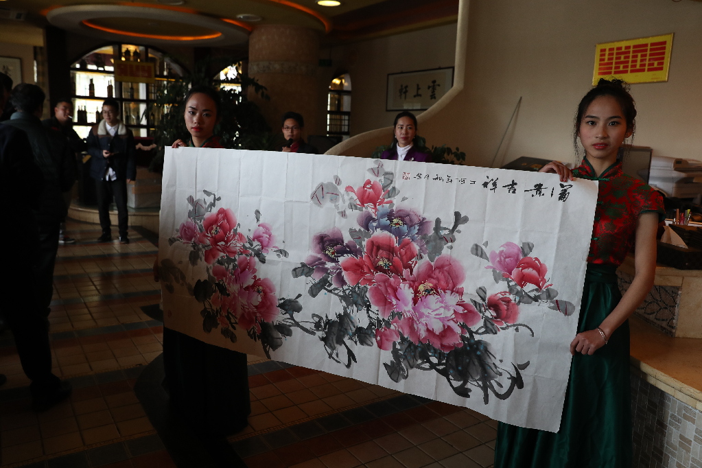  大赞！昭通书画家作品义卖情暖特校孩子