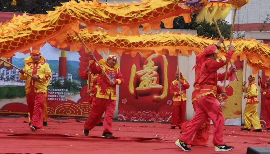 向家坝镇自办“乡村春晚”献上“春节盛宴”