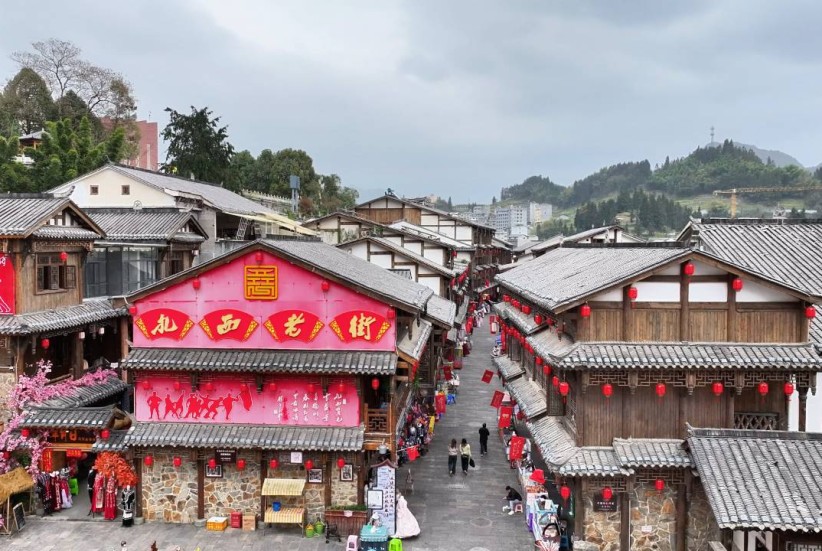 假日生活｜红韵扎西：老街烟火与山河岁月的深情对望