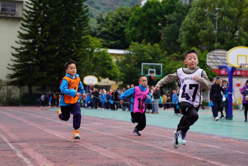 彝良学生冬运会活力四射