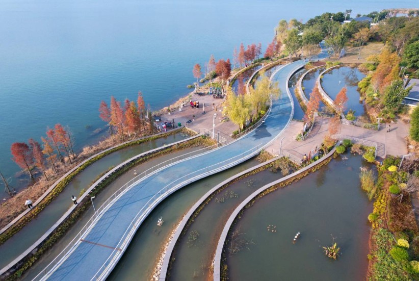 巧家滨江廊道冬景如画